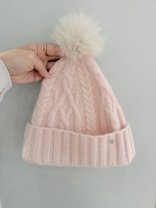 到手价499元 Lulu女士羊驼毛毛球帽 质感非标好 摸起来非常软糯  搭配可爱毛球 戴上去少女感十足美国代购，无中文标签，介意慎拍 商品图1