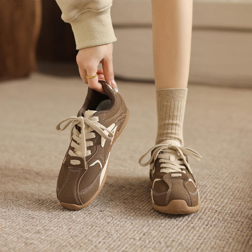 阿么手工女鞋复古德训鞋女款2026新款潮流百搭平底休闲阿甘鞋2CM 商品图1