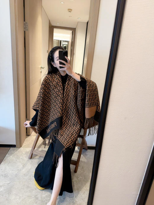 秋冬特惠💰260 芬迪围巾 男女同款 罗马组合斗篷 商品图2