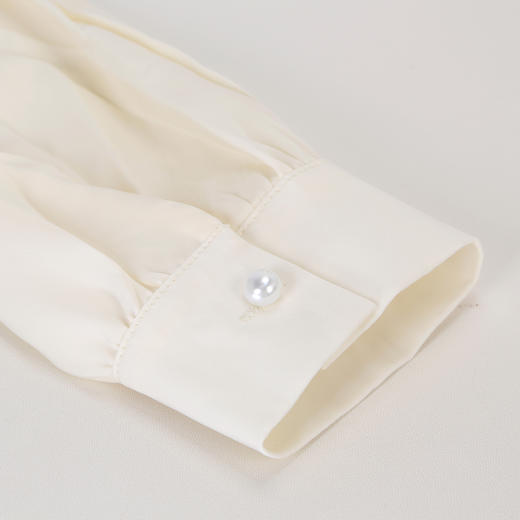 RE251斯尔丽26新款光泽感高级感蝴蝶结长袖职业通勤优雅纯色衬衫女 商品图5