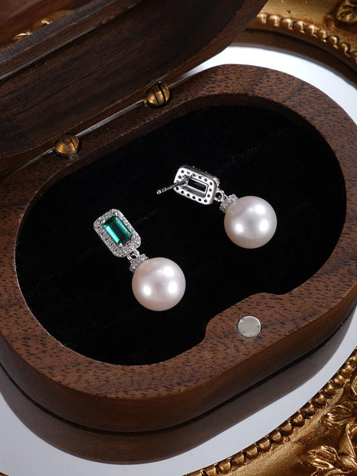 子佩集【凝华倩影】银S925珍珠惜王妃耳钉【EM2956-XF】8.2mm珠绿方块2601 商品图4