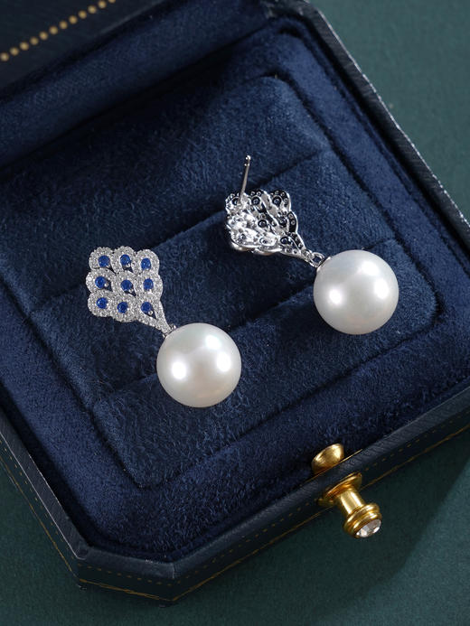 子佩集【翠屏缪斯】银S925珍珠惜王妃耳钉【YE0498】11mm珠双色孔雀羽2601 商品图5