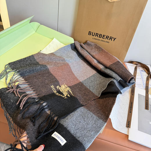 秋冬特惠💰240 巴宝莉围巾 精致的战马刺绣让围巾 商品图3