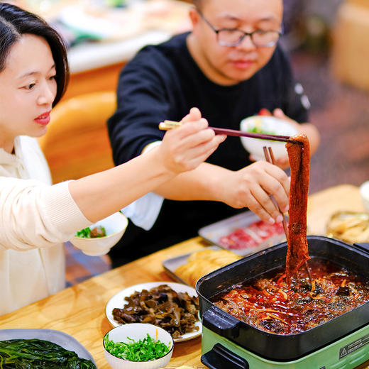 【无添加的牛油火锅底料】用料纯正地道 辣而不燥 香不留身！健康无添加的家庭火锅 和家人一起吃吧~ 商品图0