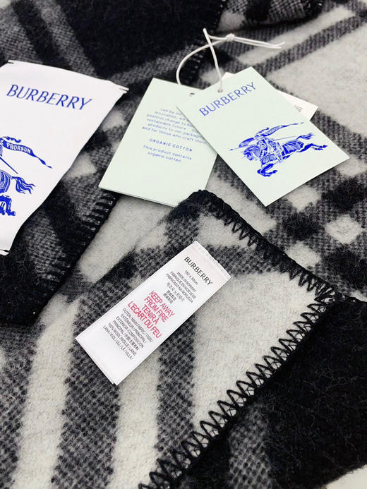 秋冬特惠💰150 巴宝莉围巾 低调的奢侈感 柔美精英高手级别的时髦感围巾 商品图1