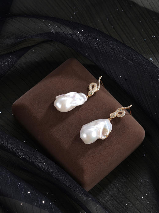 子佩集【本命灵蛇】银S925珍珠惜王妃耳钉【W5820】15*28mm珠巴洛克双色蛇2601 商品图7