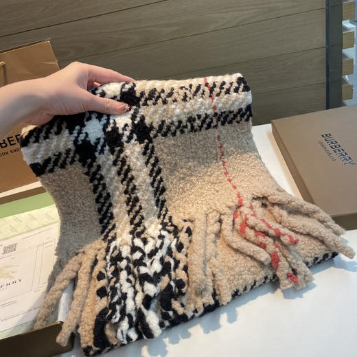 秋冬特惠💰550 巴宝莉围巾早春格纹新款，张婧仪，陈坤众多明星同款新经典格纹款羊驼毛围巾 商品图1