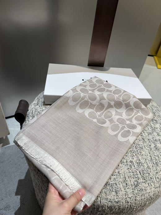 秋冬特惠💰320 蔻驰经典款围巾/大披肩 商品图0