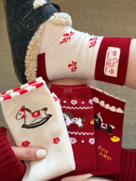 【2026年新年红袜子】软乎乎的面料特别的舒服，特别有趣。细节感直接拉满啦穿上这双红袜的那一刻