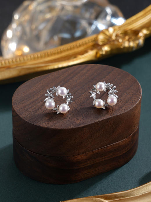 子佩集【幸运花环】银S925珍珠惜王妃耳钉【MLEH002】4.5mm珠三瓣花环2601 商品图2
