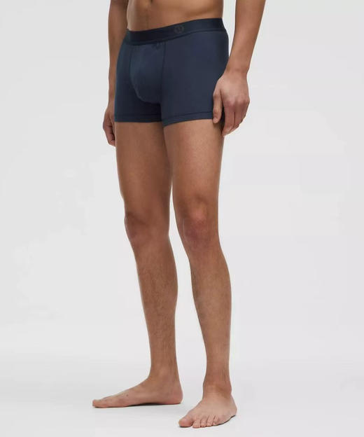 原单正品露露乐檬，男士内裤，一盒3条装
固定搭配，藏青/黑色/灰色 

尺码s-xxl
原价540一盒三条。 商品图9