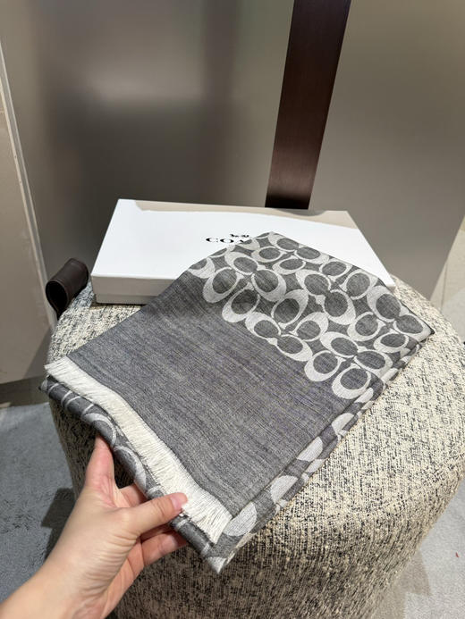 秋冬特惠💰320 蔻驰经典款围巾/大披肩 商品图0