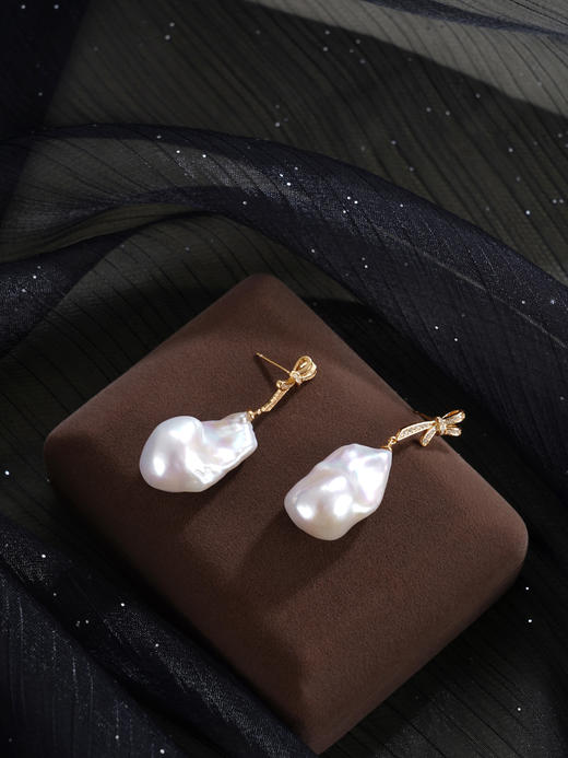 子佩集【幻梦情结】银S925珍珠惜王妃耳钉【B3780】13*25mm珠巴洛克双色蝴蝶结2601 商品图9