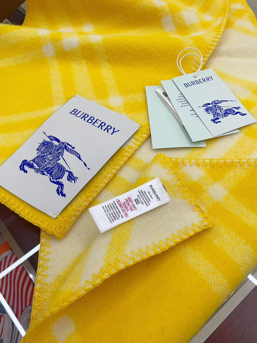 秋冬特惠💰150 巴宝莉围巾 低调的奢侈感 柔美精英高手级别的时髦感围巾 商品图1