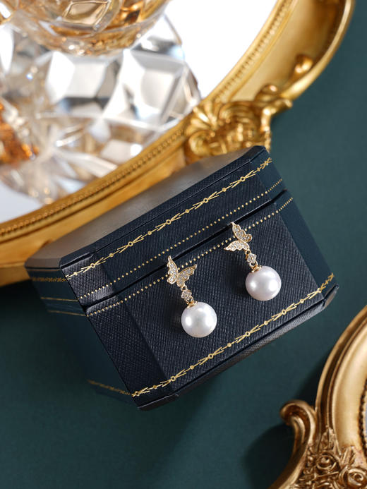 子佩集【彩蝶仙踪】银S925珍珠惜王妃耳钉【E0749】10mm珠镀金蝴蝶2601 商品图2