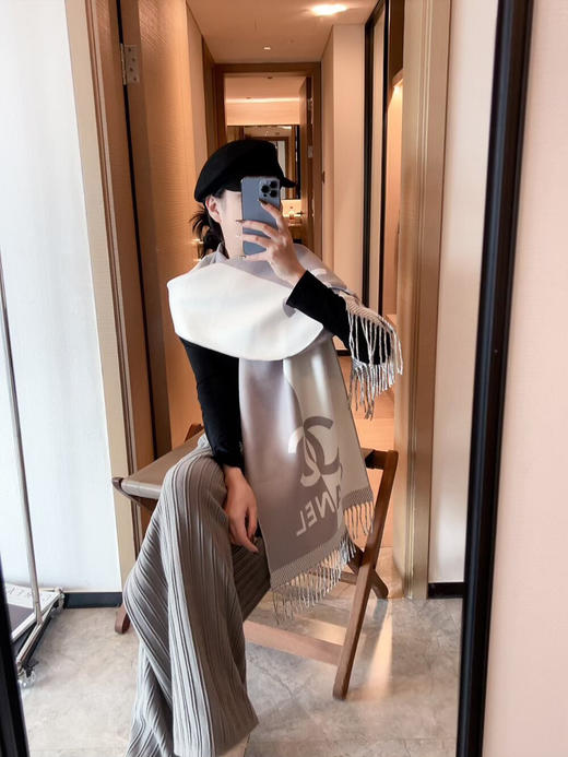 秋冬特惠💰160 香奈儿围巾 难得一见的单品，温柔配色 商品图1