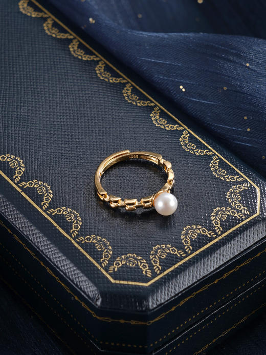 子佩集【璀璨时刻】银S925珍珠惜王妃戒指【R2294】5mm珠镀金日字扣2601 商品图5