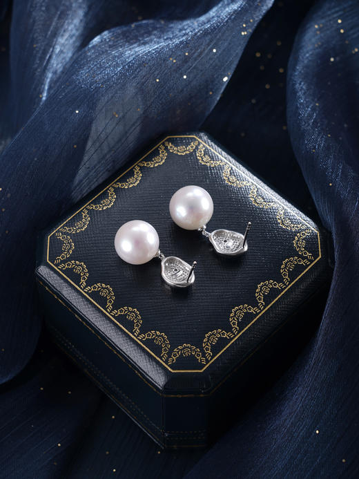 子佩集【缪斯幻境】银S925珍珠惜王妃耳钉【EM2834-XF】13mm珠抽象印记2601 商品图4