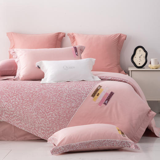 多喜爱 60S珍珠锦贡缎四件套 瑞亚尔Ⅰ/趣派风尚【A面韩国进口缎纹】【B面60S新疆长绒棉】【精美刺绣】【三方宽边】【专利床单】【礼盒包装】 商品图9