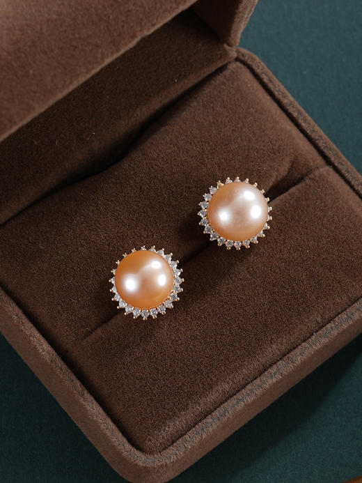 子佩集【韶光花期】银S925珍珠惜王妃耳钉【E4566】10mm珠双色太阳花偏橘2601 商品图8