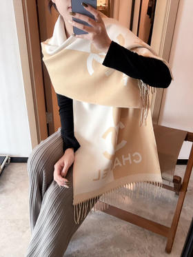 秋冬特惠💰160 香奈儿围巾 难得一见的单品，温柔配色
