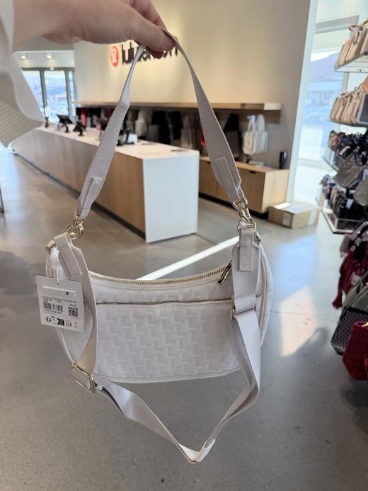 到手价799元  Lulu 手拎斜挎包 低调又精致 尺寸约 25*7*16  美国代购，无中文标签，介意慎拍 商品图2