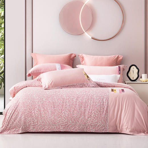 多喜爱 60S珍珠锦贡缎四件套 瑞亚尔Ⅰ/趣派风尚【A面韩国进口缎纹】【B面60S新疆长绒棉】【精美刺绣】【三方宽边】【专利床单】【礼盒包装】 商品图3