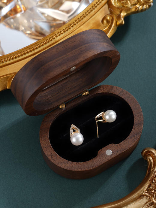 子佩集【璀璨定格】银S925珍珠惜王妃耳钉【E2826】8mm珠双色三角V字2601 商品图6