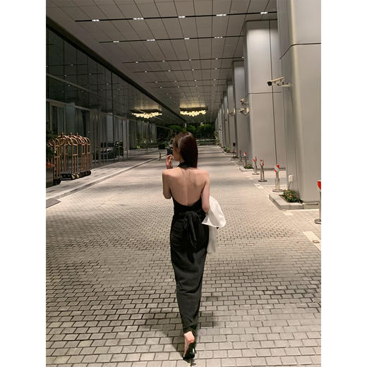 现货 天生女主 优雅气质感 挂脖法式小黑裙 商品图3