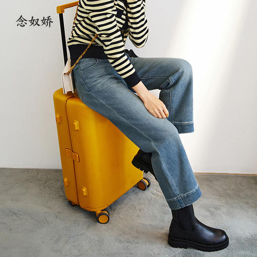 【商场同款】CNT5B42 “ 小直筒牛仔裤” 利落翻边设计 裤型简约显瘦好穿 内里绒面温暖舒适 商品图2