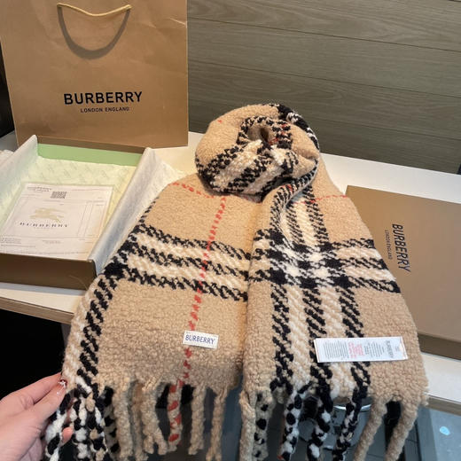 秋冬特惠💰550 巴宝莉围巾早春格纹新款，张婧仪，陈坤众多明星同款新经典格纹款羊驼毛围巾 商品图5