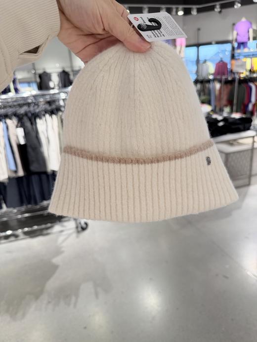 到手价499元 Lulu女士羊毛冷帽 带有金属logo标 质感非标好 保暖 厚度刚好 三个颜色都非常百搭 显白 摸起来非常软糯 美国代购，无中文标签，介意慎拍 商品图7