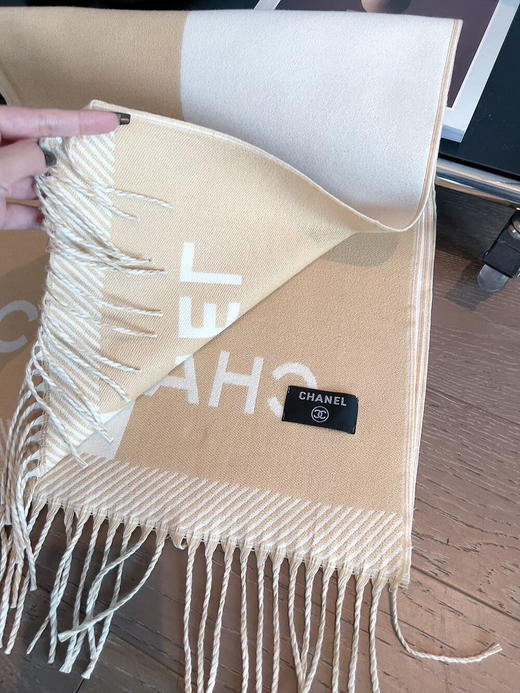 秋冬特惠💰160 香奈儿围巾 难得一见的单品，温柔配色 商品图3