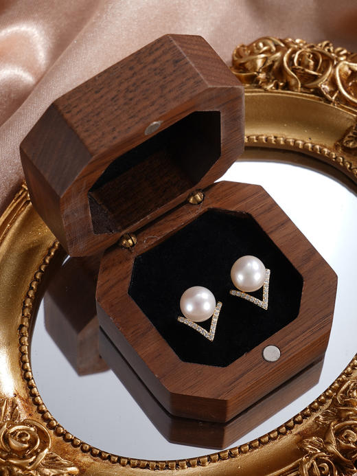 子佩集【胜利之光】银S925珍珠惜王妃耳钉【YE0950】8mm珠镀金V字2601 商品图4