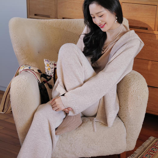 云福暄和垂软拱针绣边厚润空气感松弛羊绒羊毛软料外套半裙阔腿裤 商品图2