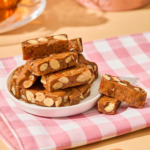 沈爷的宝贝 荣锦本味焦糖红茶坚果脆 太妃糖112克/罐 茶点零嘴 商品图1