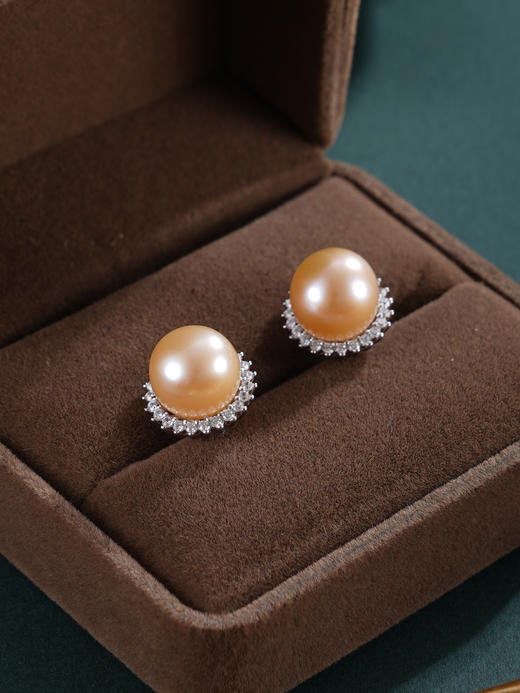 子佩集【韶光花期】银S925珍珠惜王妃耳钉【E4566】10mm珠双色太阳花偏橘2601 商品图4
