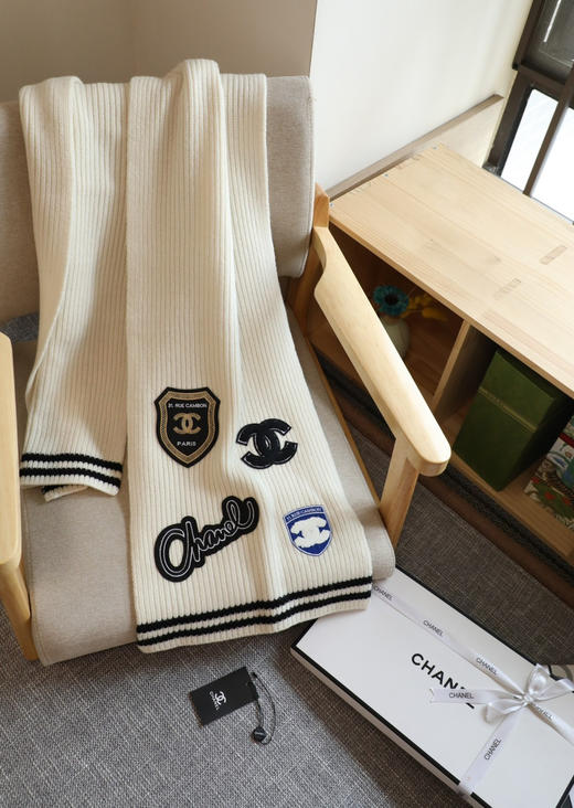 秋冬特惠💰190 香奈儿围巾 小香印章针织围巾 精致的各类徽章 商品图8