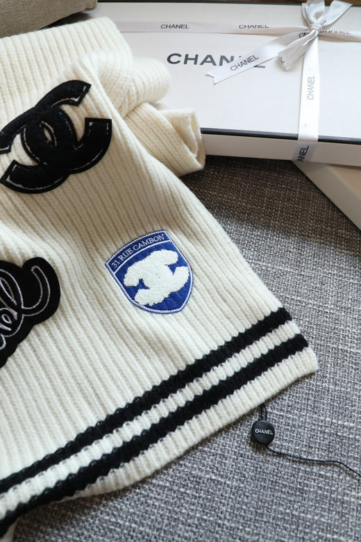 秋冬特惠💰190 香奈儿围巾 小香印章针织围巾 精致的各类徽章 商品图7