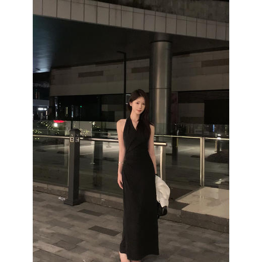 现货 天生女主 优雅气质感 挂脖法式小黑裙 商品图0