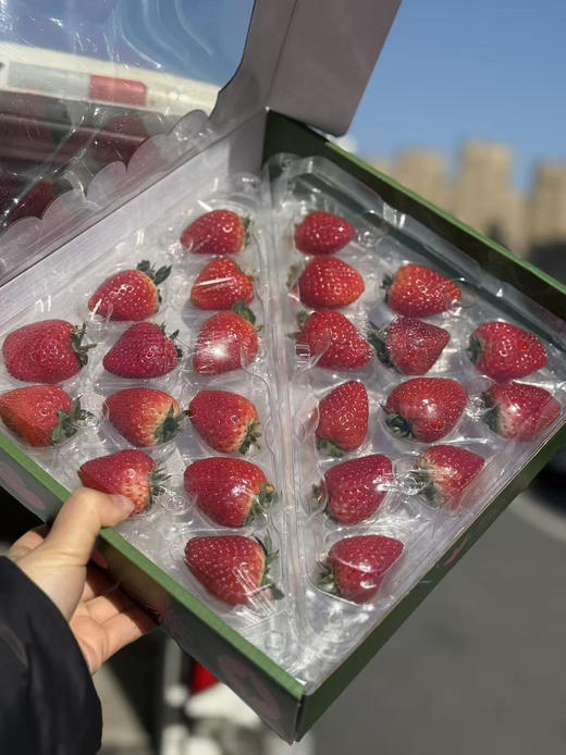 草莓🍓新鲜采摘炒鸡好吃，甜甜的香香的，草莓味道很棒。 商品图10