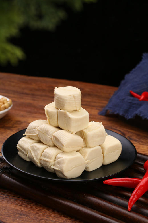 ‼️买二送一 ！3盒💰19.9【云南石屏包浆豆腐】赠送辣椒面蘸料，煎炸烤煮‼️✅精选颗粒大非转基因大豆，满满优质蛋白，豆香浓郁✅井水点制工艺，质地细腻，清香滑嫩，口感好🤤 商品图0