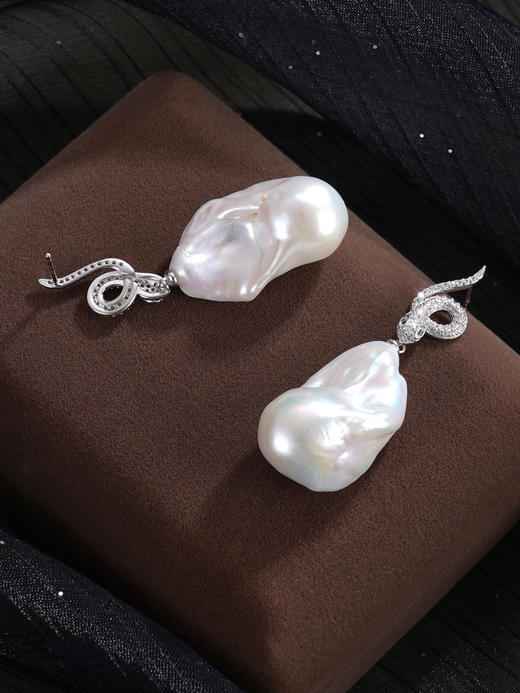 子佩集【本命灵蛇】银S925珍珠惜王妃耳钉【W5820】15*28mm珠巴洛克双色蛇2601 商品图6