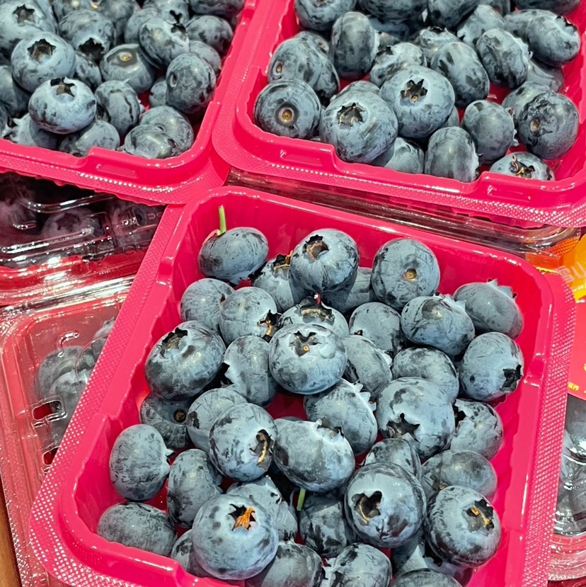 值得推荐!这款天花板口感的蓝莓足以惊艳到你的蓝莓!产自玉龙雪山下，得天独厚的生长环境，造就了纯甜、硬、脆、甜、果粉满满带有浓郁香气的一款蓝莓！