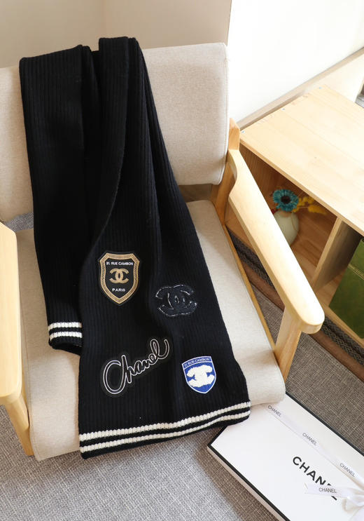 秋冬特惠💰190 香奈儿围巾 小香印章针织围巾 精致的各类徽章 商品图8