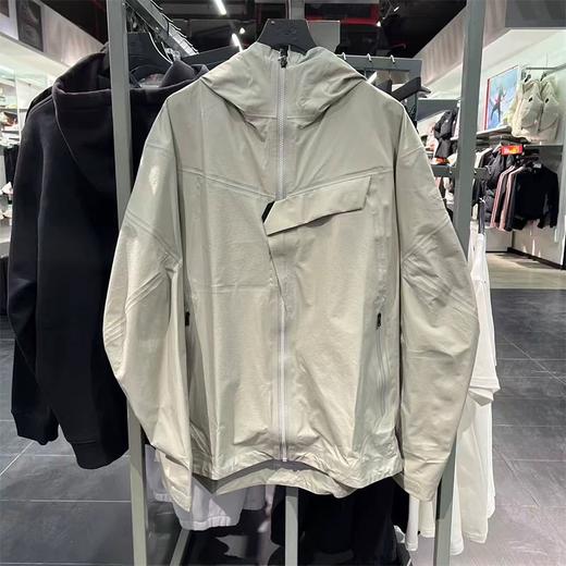 【春上新】7楼安德玛 UA春季新款男士防泼水 连帽健身训练运动 夹克外套6014258 吊牌价2499元 商品图1