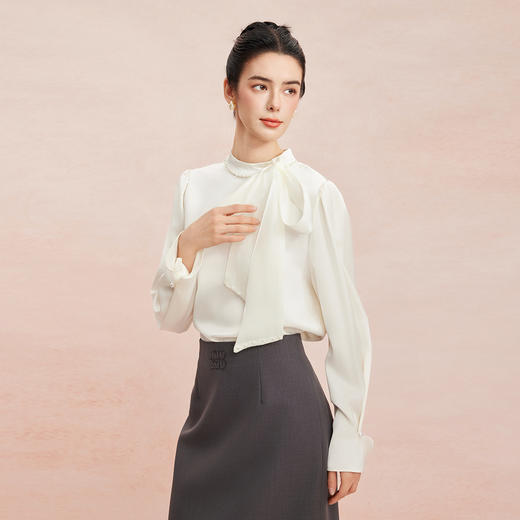 RE253斯尔丽2026春季新款光泽感高级感飘带长袖职业通勤优雅纯色衬衫 商品图5