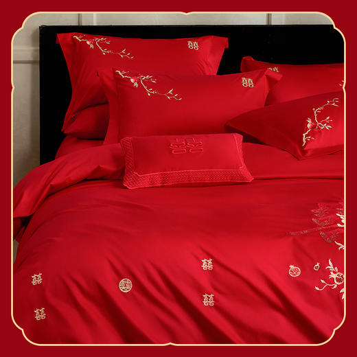 多喜爱 喜玫瑰 60S全棉贡缎四件套 福榴喜事【精美刺绣】【高密贡缎】【宽边枕套】【新中式设计】【礼盒包装】 织物柔软 手感细腻 色泽亮丽 垂坠感佳 商品图4