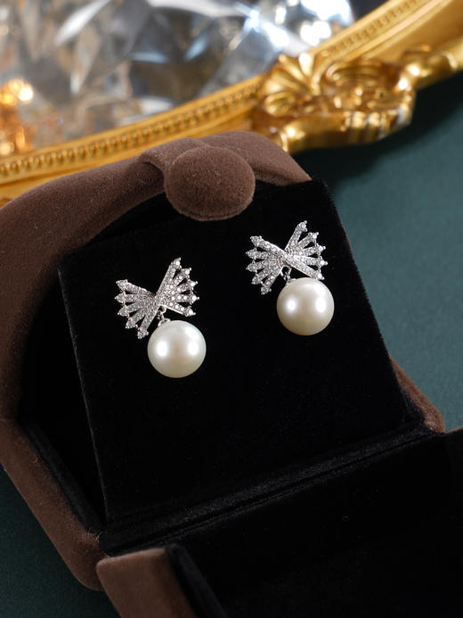 子佩集【蝶翼轻缚】银S925珍珠惜王妃耳钉【MLEH030】8.5mm珠蝴蝶结2601 商品图4