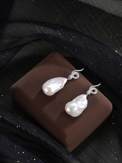 子佩集【本命灵蛇】银S925珍珠惜王妃耳钉【W5820】15*28mm珠巴洛克双色蛇2601 商品图8